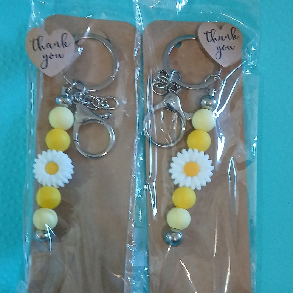 Yellow and White Daisy Keychain